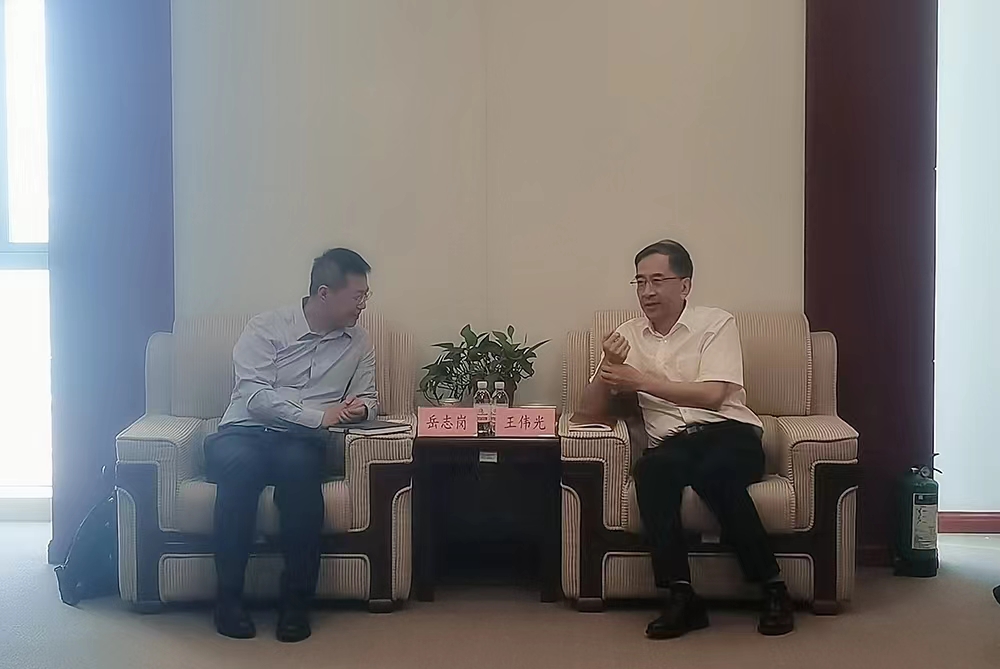 青島國(guó)際投資有限公司黨委書(shū)記、董事長(zhǎng)王偉光會(huì)見(jiàn)中誠(chéng)信國(guó)際信用評(píng)級(jí)有限責(zé)任公司總裁岳志崗一行