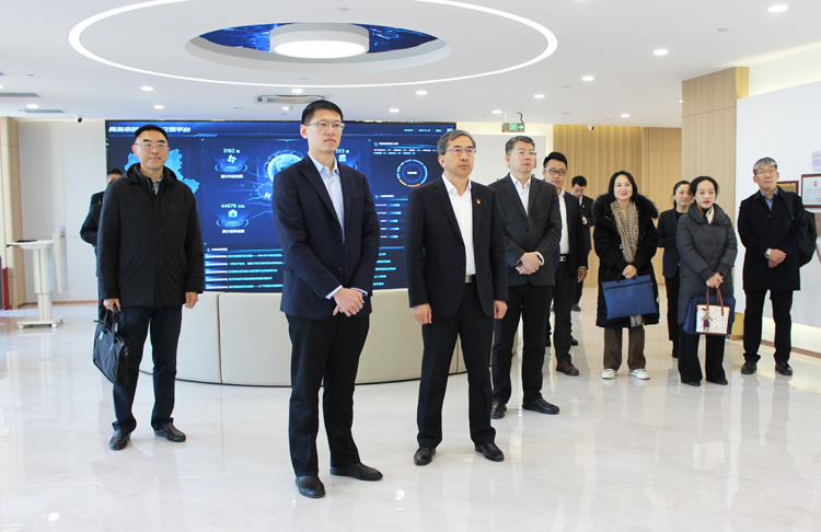 青島市國資委黨委委員、副主任匡明一行到青島國際投資有限公司督導(dǎo)調(diào)研